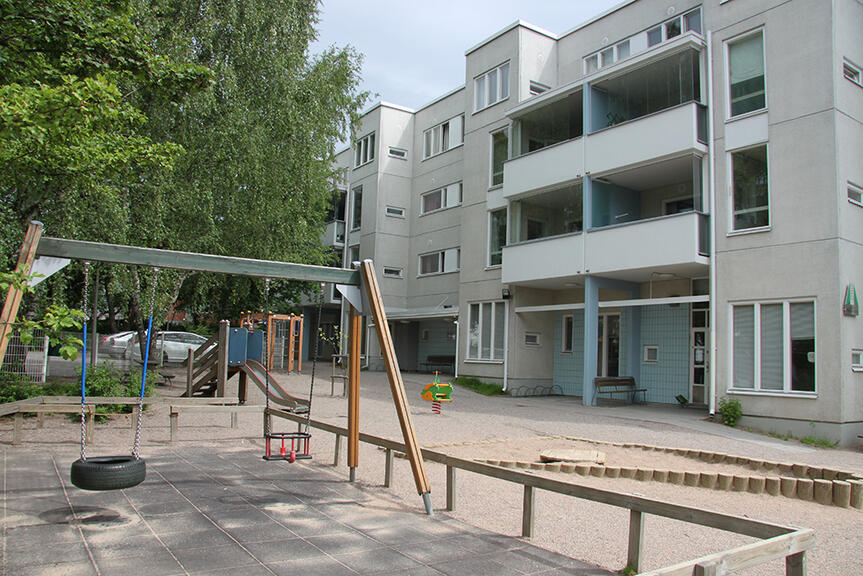 Päiväkoti Puimurin piha ja sisäänkäynti